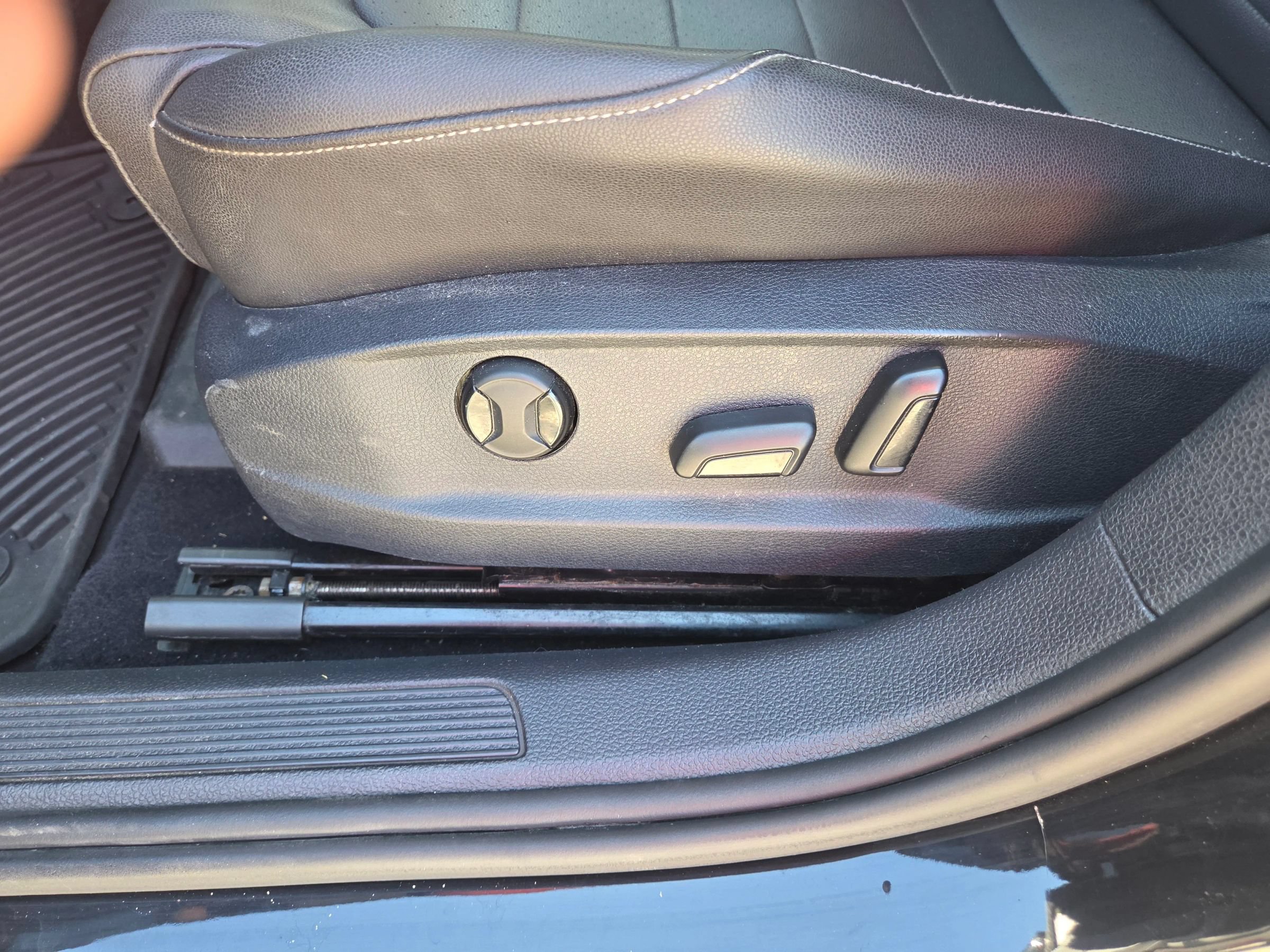 Used 2015 Volkswagen Golf SEL w/ Lighting Package (SEL) FWD image 12