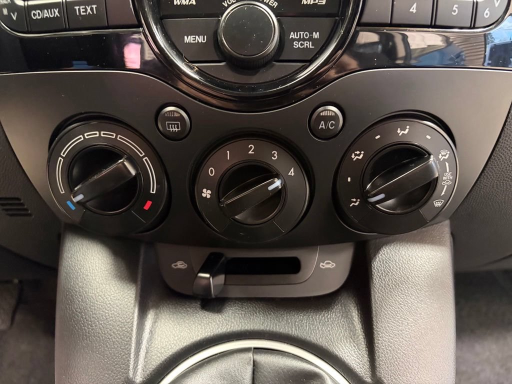 Used 2011 MAZDA MAZDA2 Touring FWD image 15