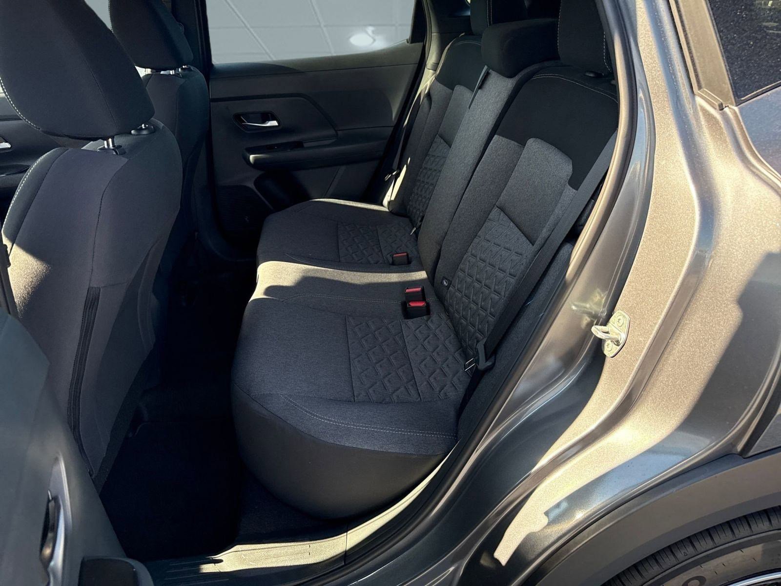 Used 2025 Nissan Kicks SV image 13