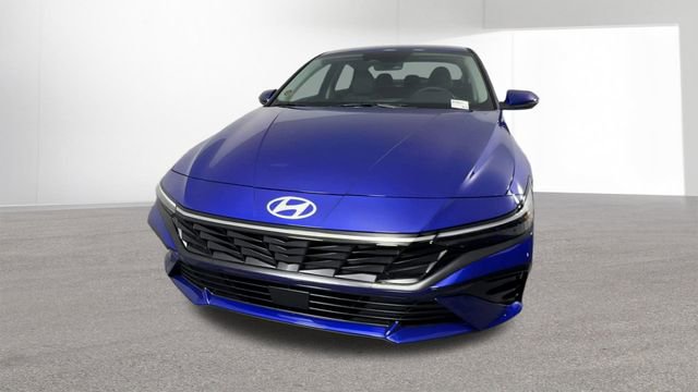 Used 2025 Hyundai Elantra Limited FWD image 3