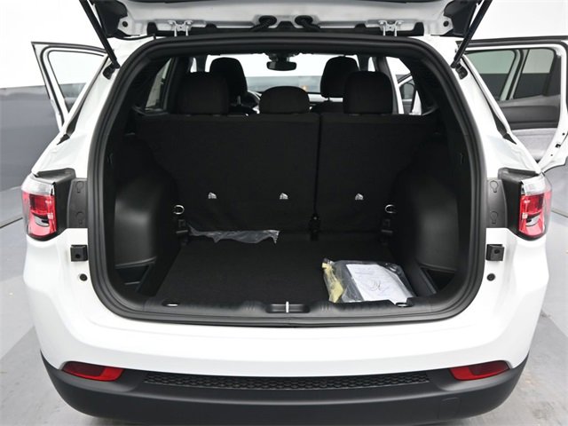 Used 2025 Jeep Compass Sport image 18