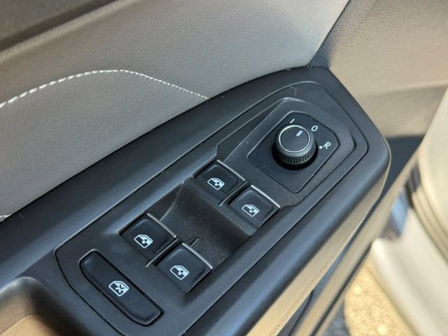Used 2023 Volkswagen Atlas Cross Sport SEL R-Line AWD/4WD image 10