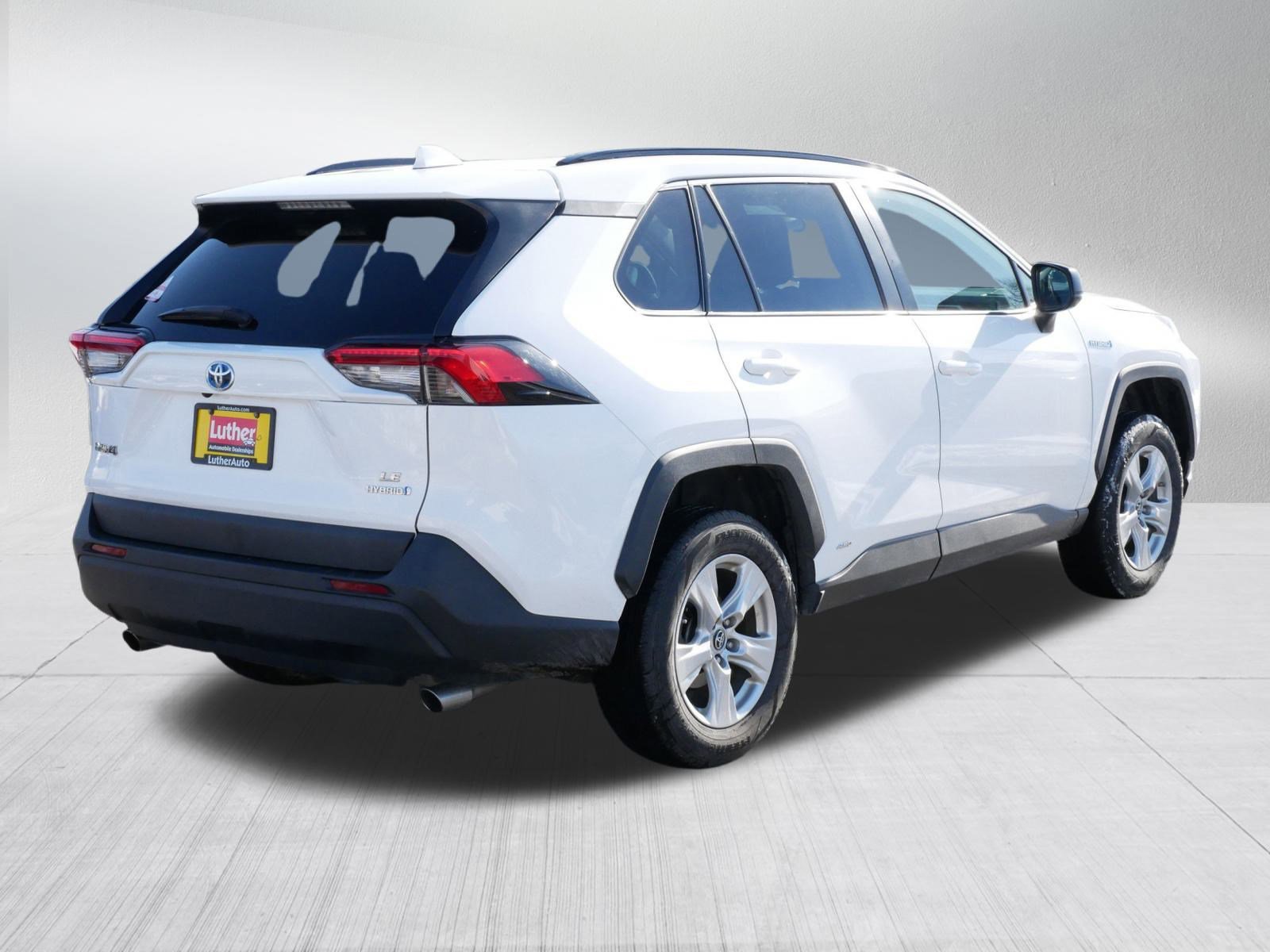 Used 2021 Toyota RAV4 LE image 7