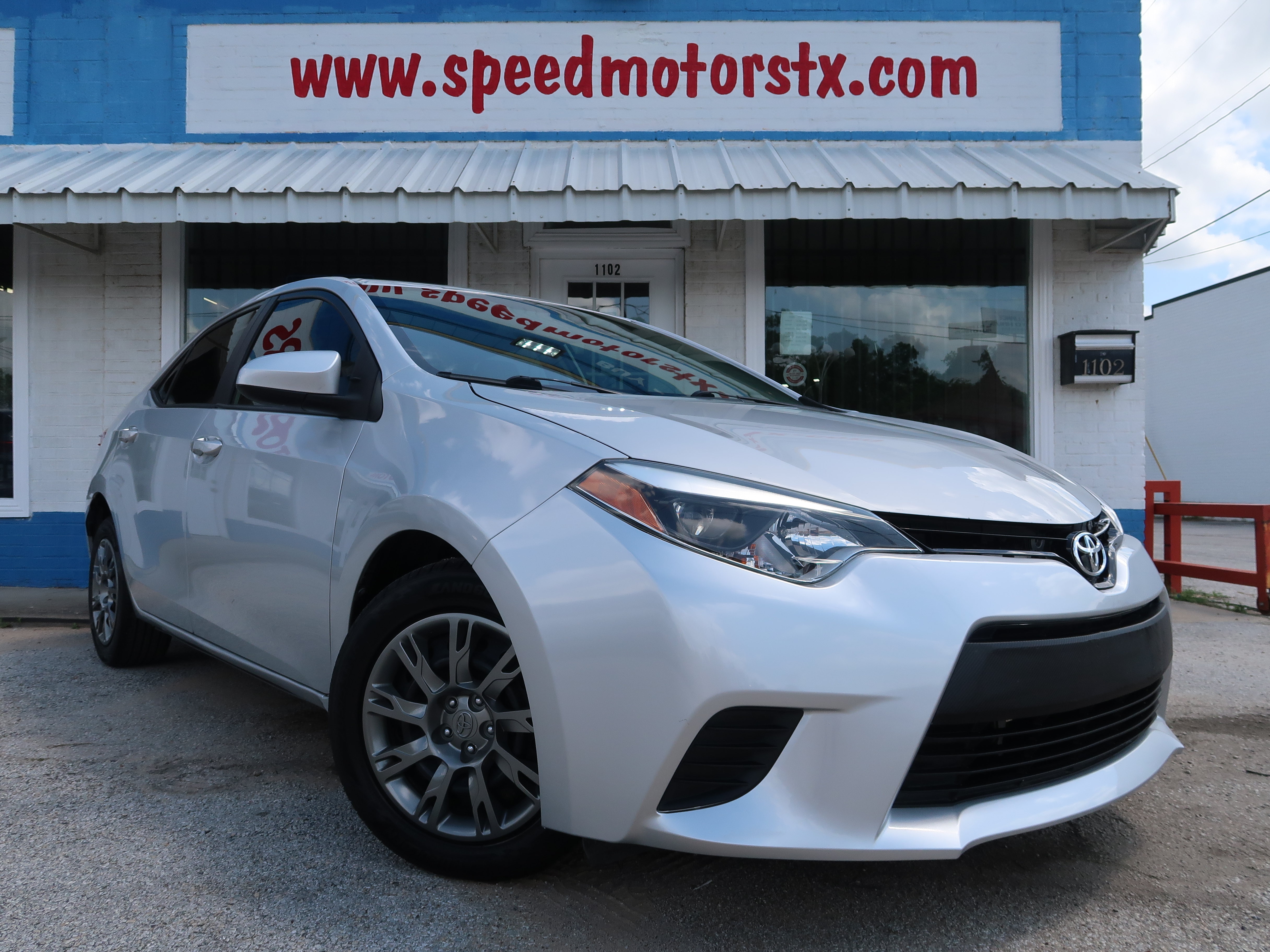 Used 2014 Toyota Corolla LE FWD image 2