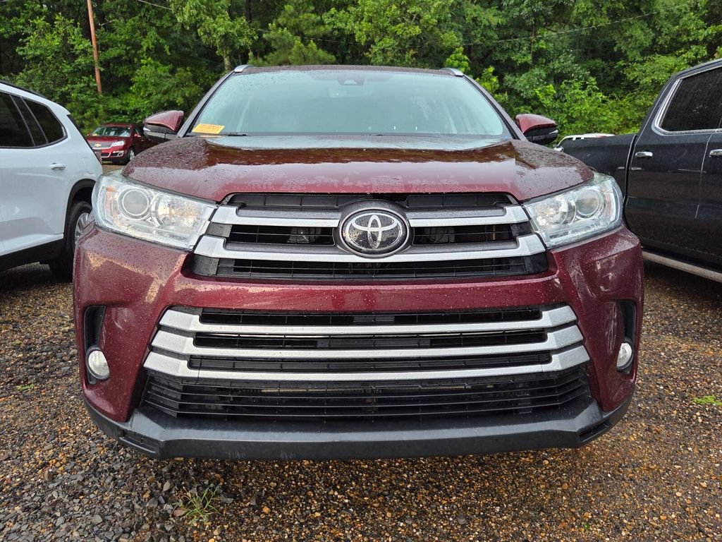 Used 2017 Toyota Highlander XLE FWD video 2