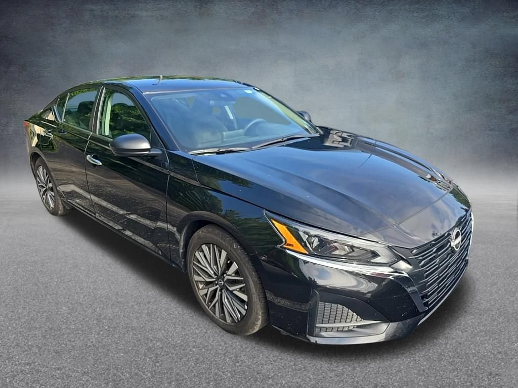 Used 2025 Nissan Altima 2.5 SV FWD image 9