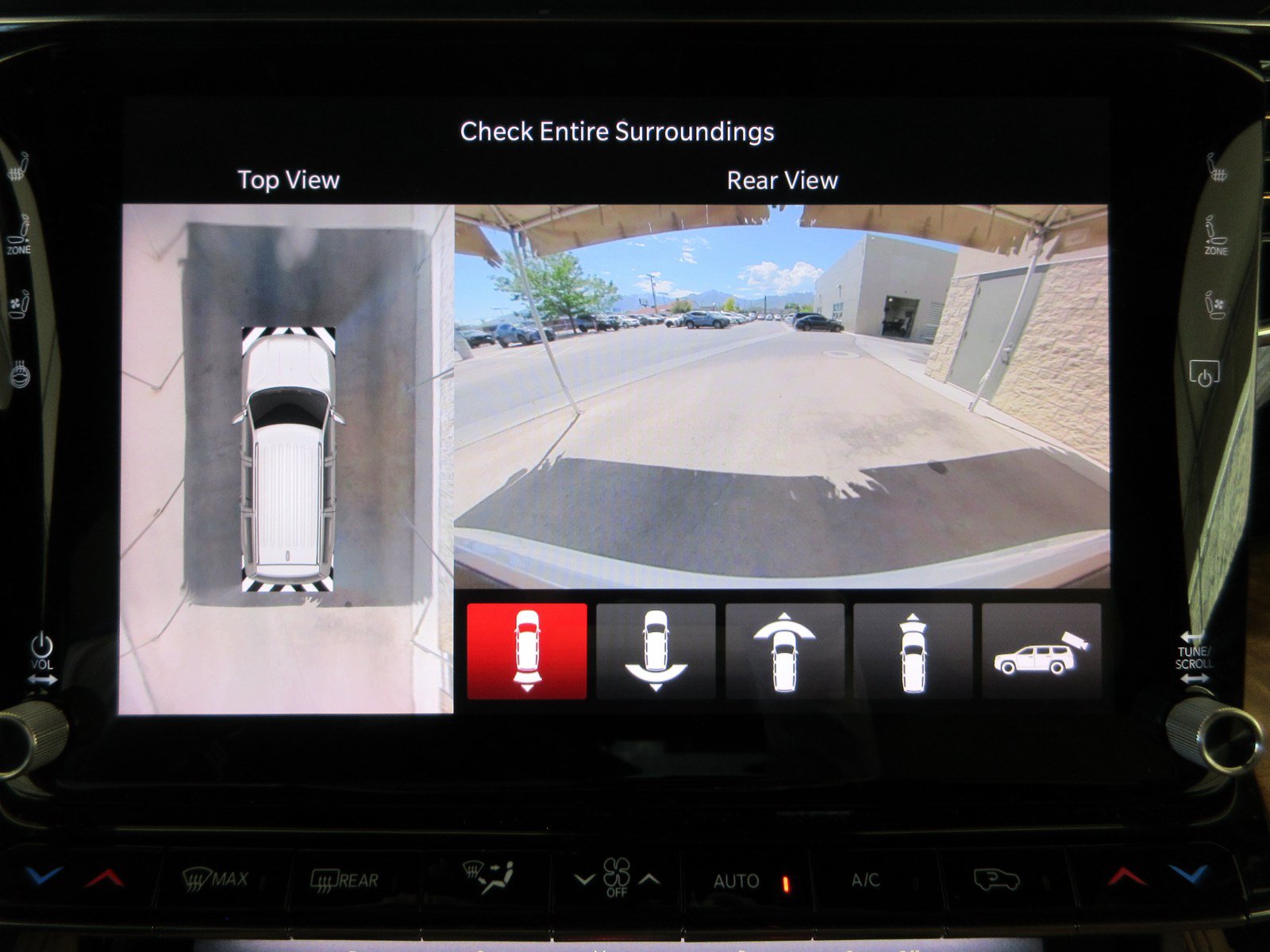 Used 2022 Jeep Grand Wagoneer Series III w/ Rear Seat Video Group 1 AWD/4WD image 49