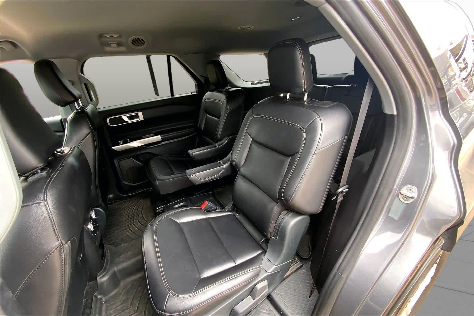 Used 2021 Ford Explorer XLT w/ Equipment Group 202A RWD image 19