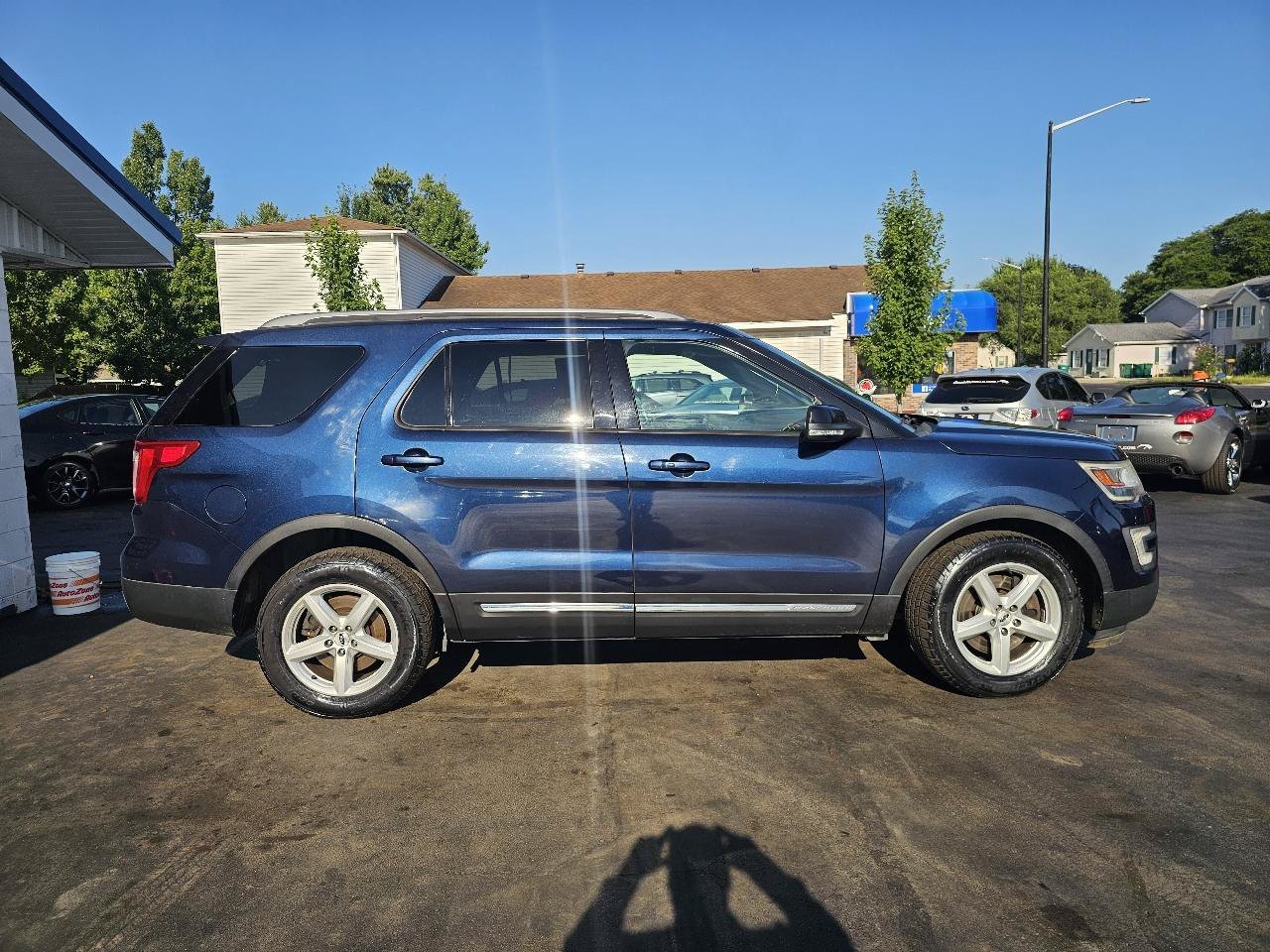 Used 2016 Ford Explorer XLT w/ Equipment Group 202A AWD/4WD image 13