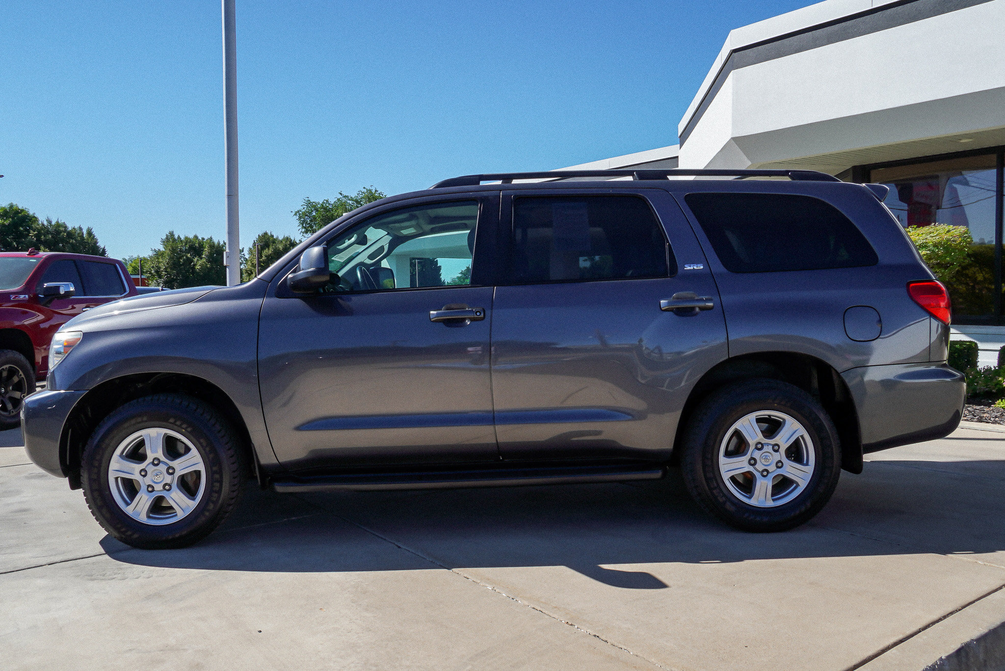 Used 2016 Toyota Sequoia SR5 w/ Premium Package AWD/4WD image 5