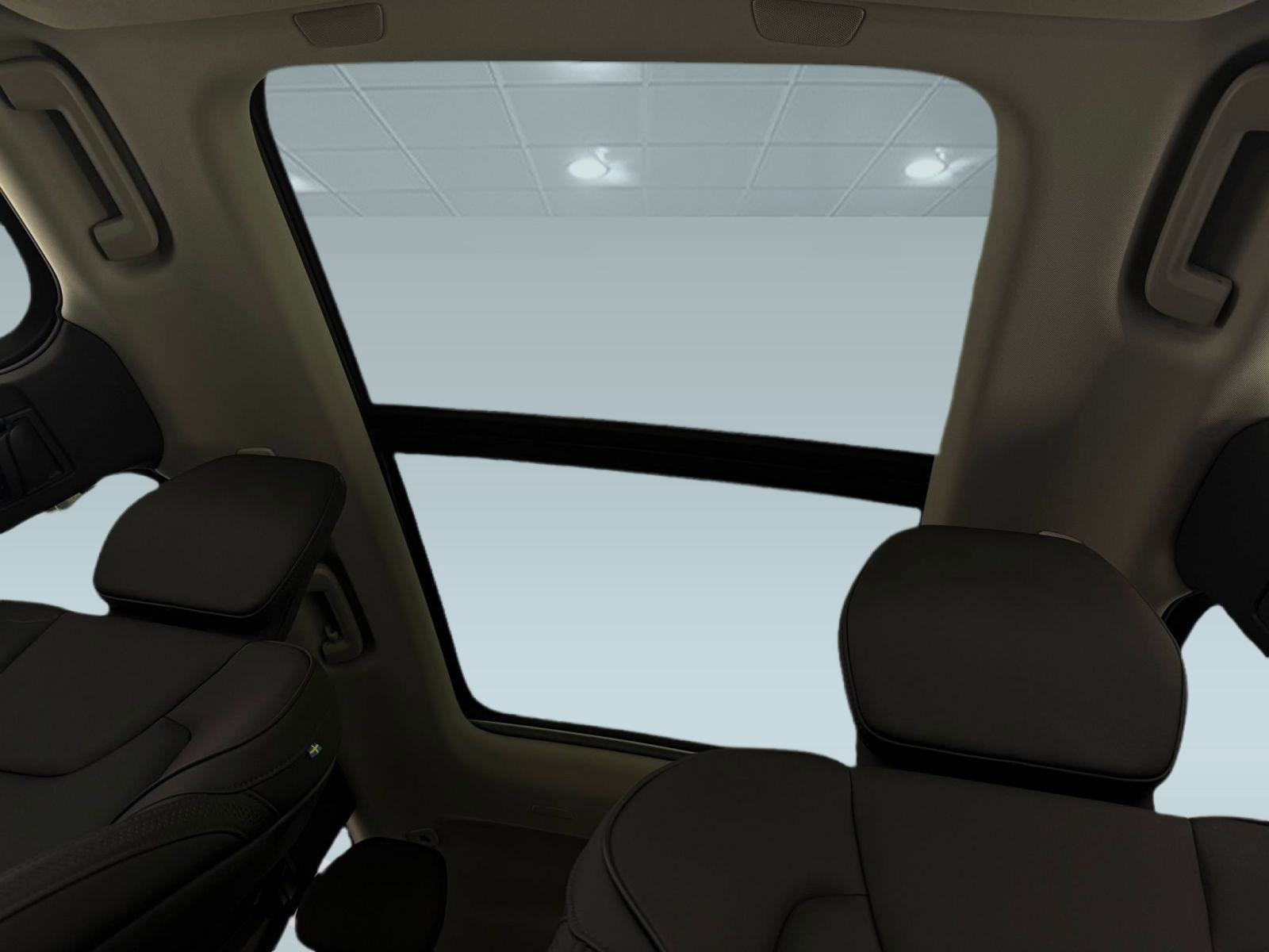 Used 2025 Volvo XC90 B6 Plus image 14