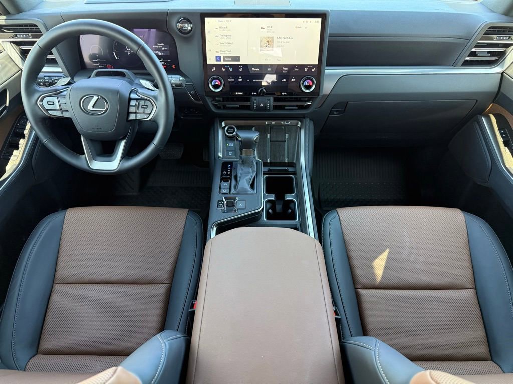 Used 2025 Lexus GX 550 w/ Accessory Package (2T) AWD/4WD image 16