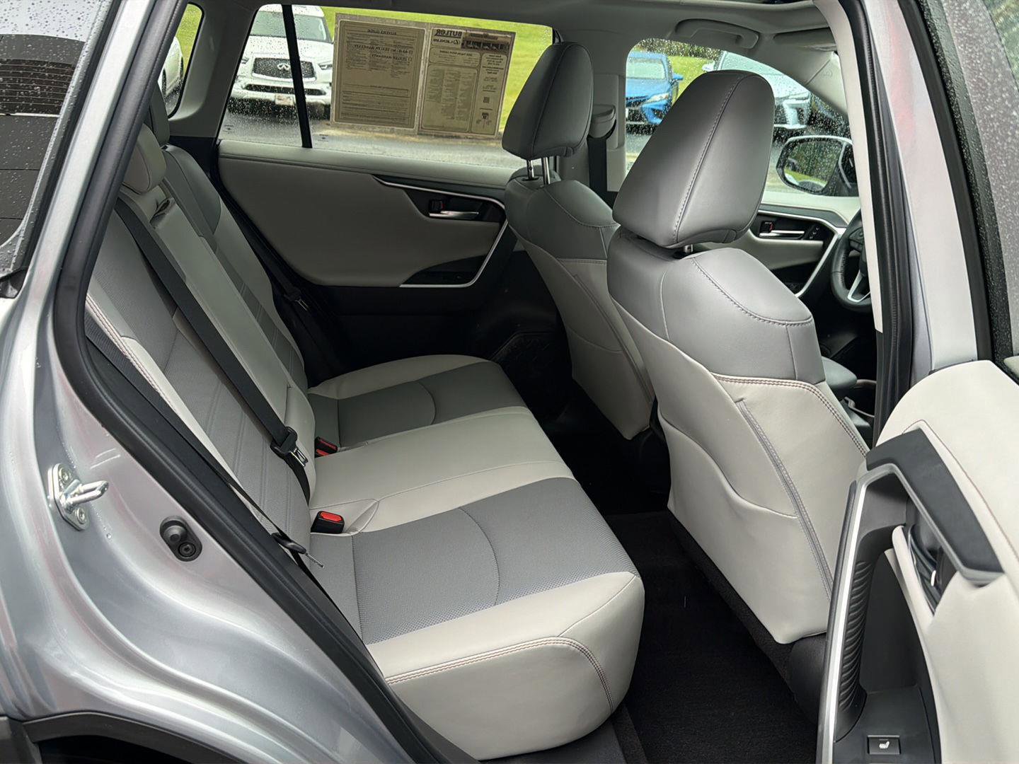 Used 2022 Toyota RAV4 Limited FWD image 13