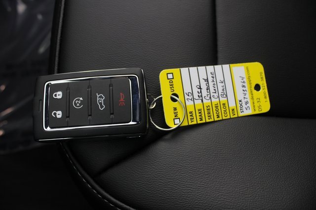 New 2025 Jeep Grand Cherokee L Limited w/ Black Appearance Package image 7