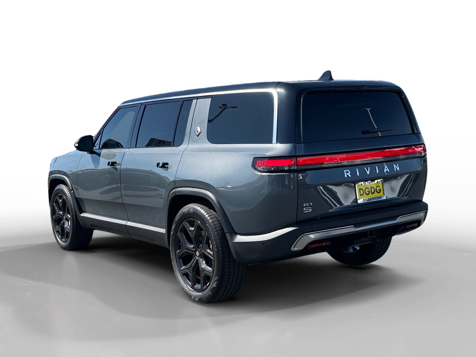 Used 2024 Rivian R1S Adventure Dual AWD/4WD image 3