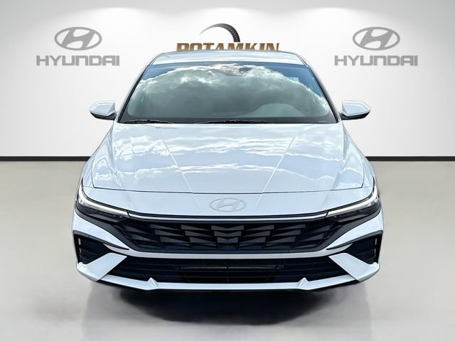 Used 2024 Hyundai Elantra SEL image 2