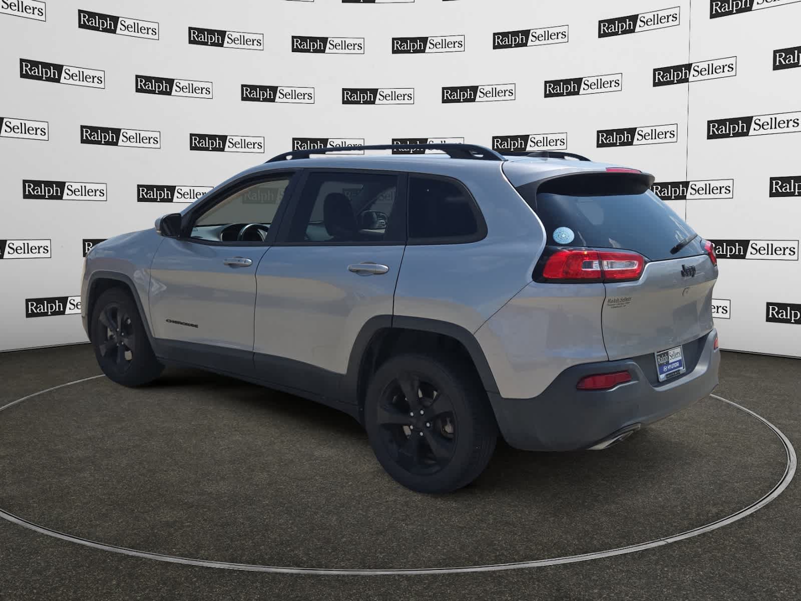 Used 2017 Jeep Cherokee High Altitude FWD image 4