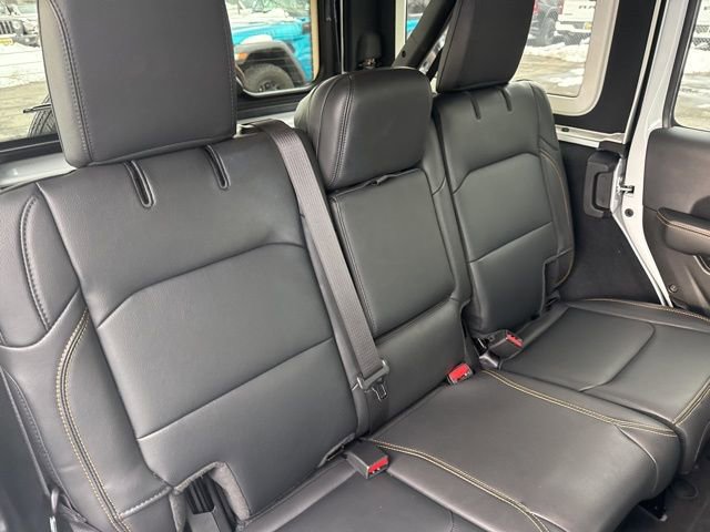 Used 2024 Jeep Wrangler Sahara image 27