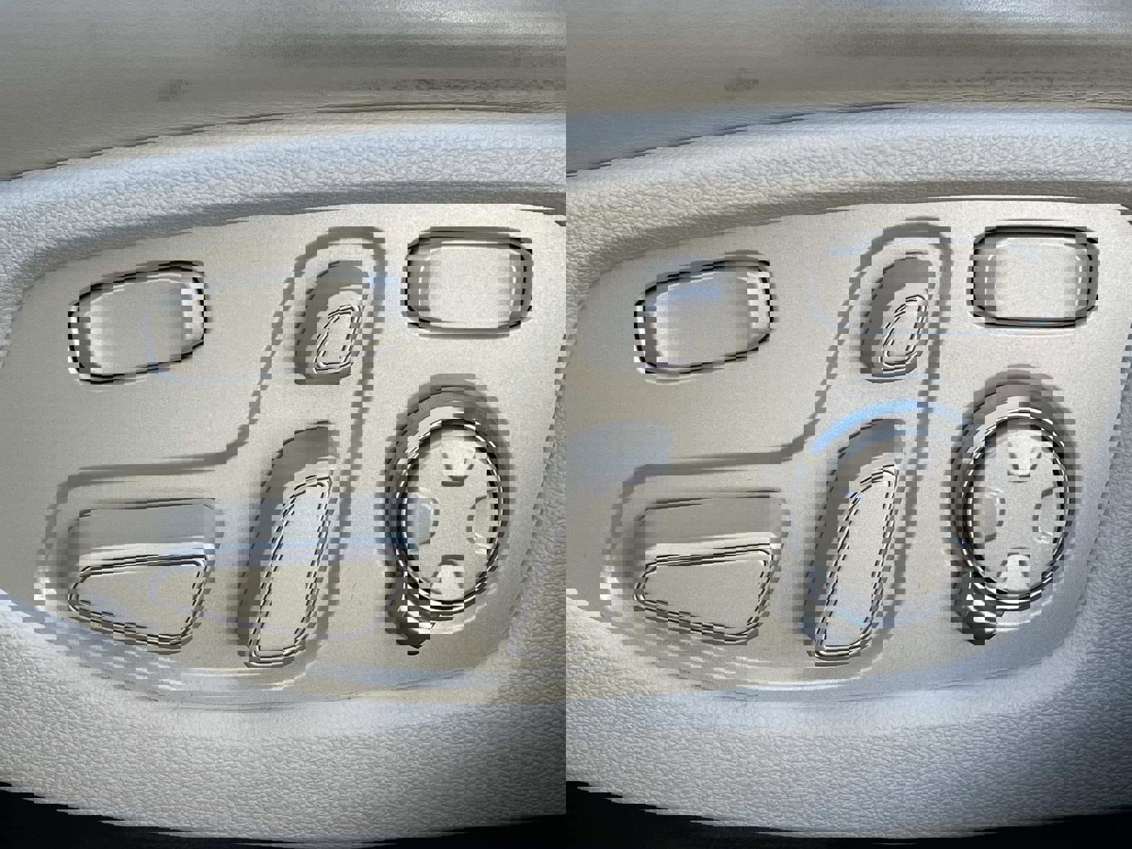 Used 2017 Genesis G90 3.3T Premium image 18