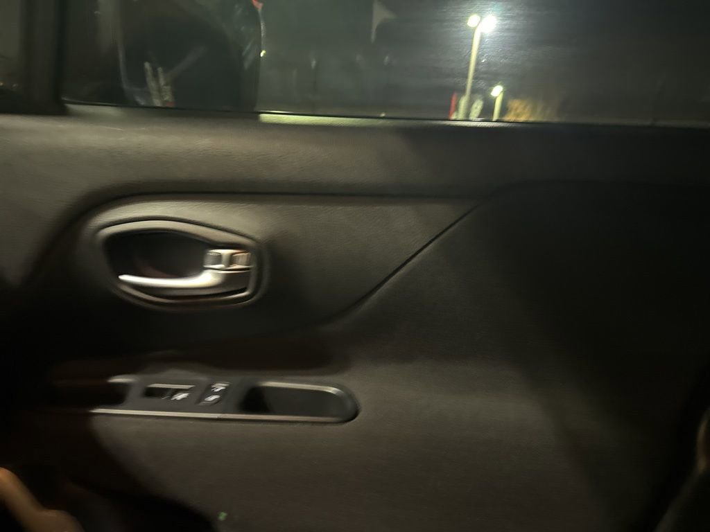 Used 2018 Jeep Renegade Latitude image 54