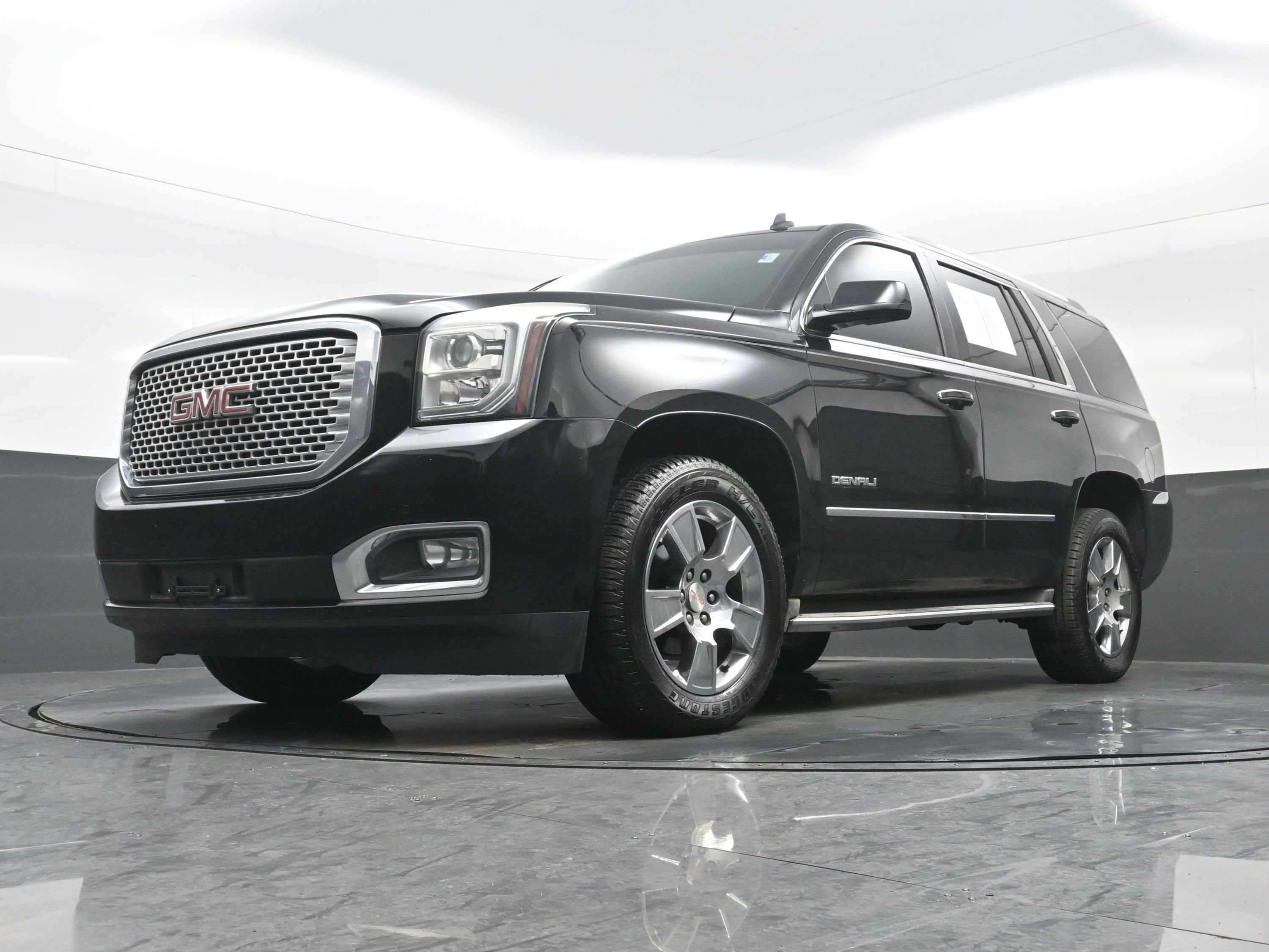 Used 2015 GMC Yukon Denali w/ Touring Package image 29