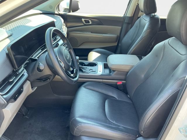 Used 2025 Kia Carnival FWD image 10