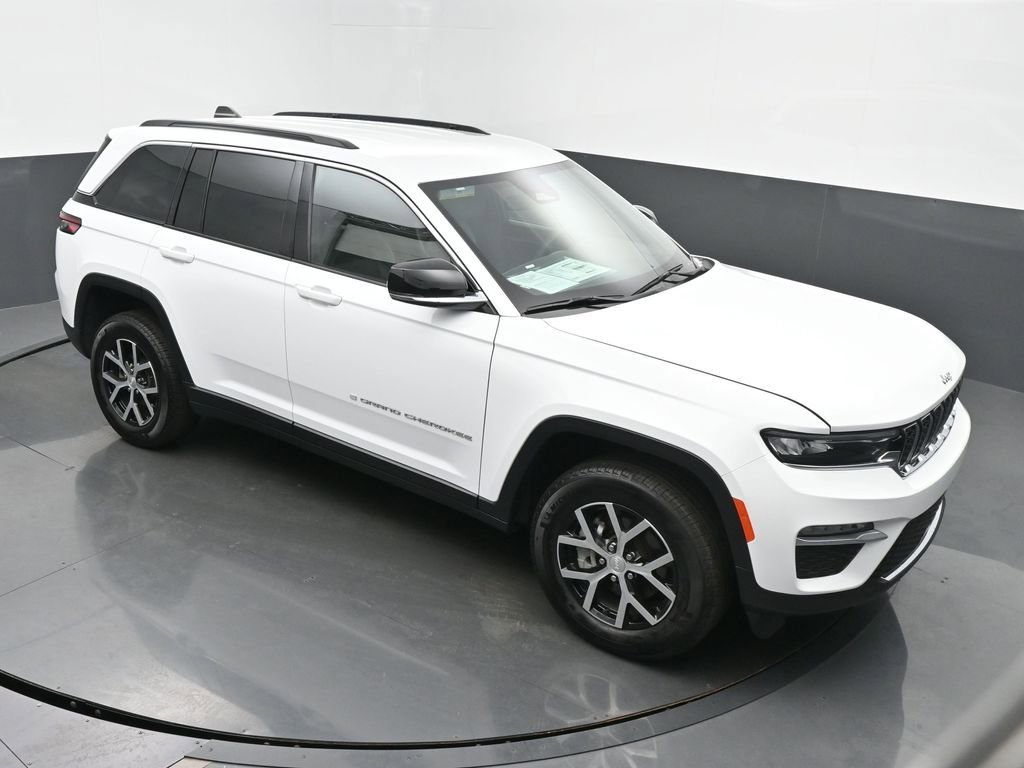 Used 2024 Jeep Grand Cherokee Limited image 44
