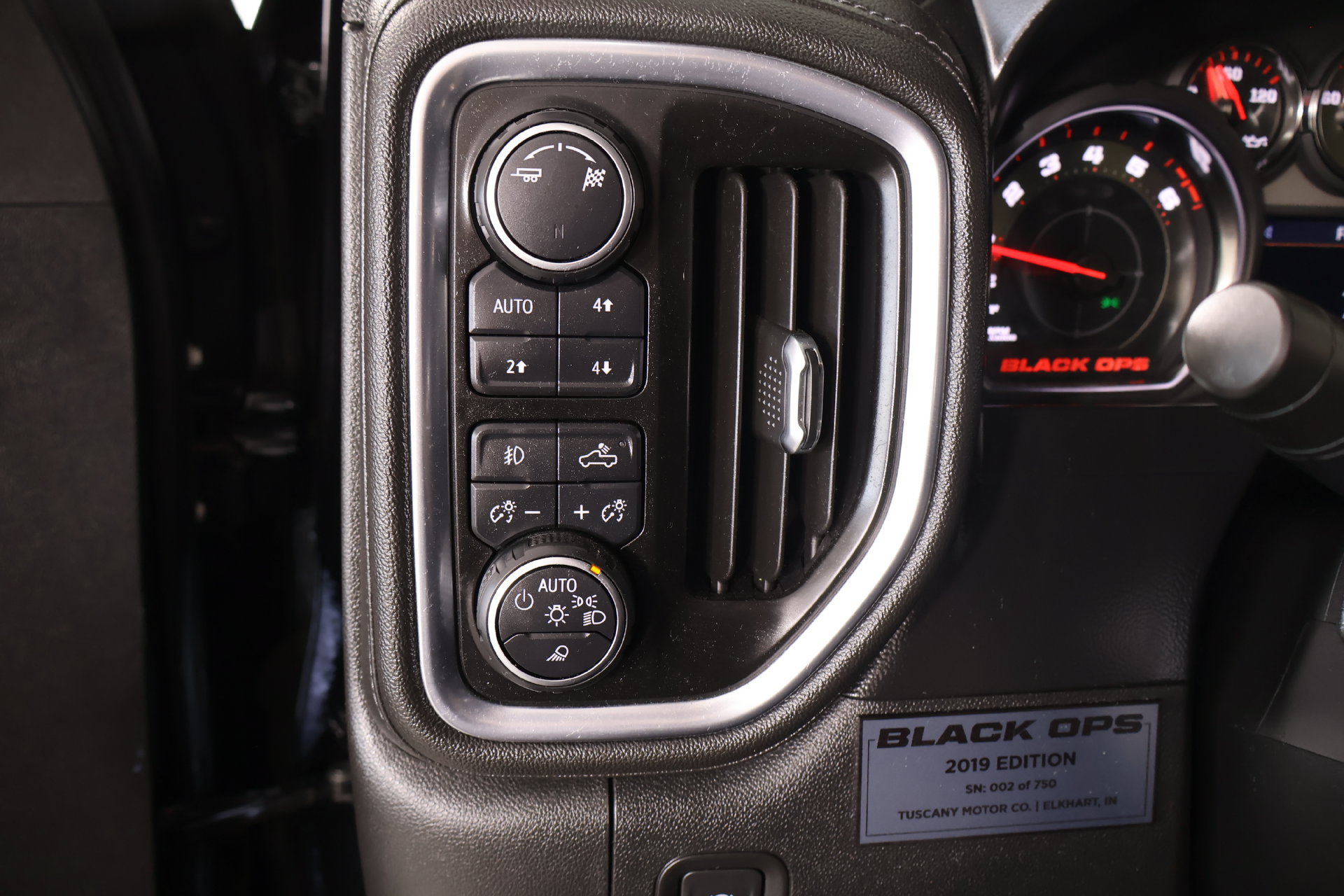 Used 2019 Chevrolet Silverado 1500 LTZ w/ LTZ Plus Package AWD/4WD image 8