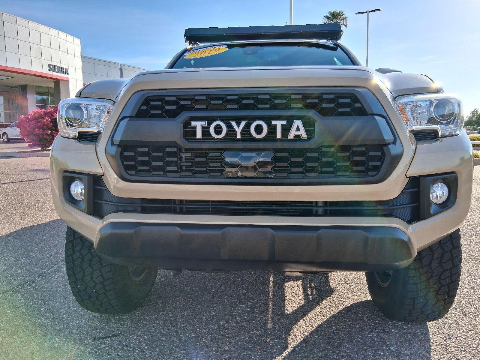 Used 2019 Toyota Tacoma TRD Off-Road w/ Technology Package AWD/4WD image 9