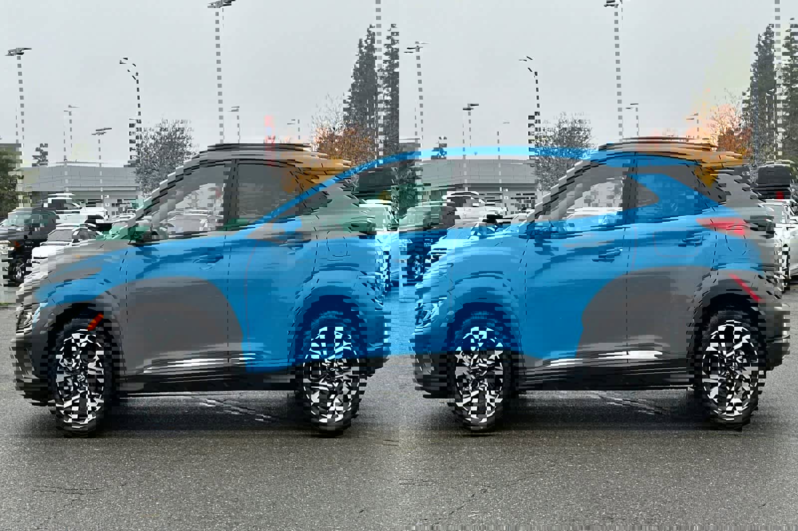 Used 2022 Hyundai Kona Limited w/ Cargo Package image 9