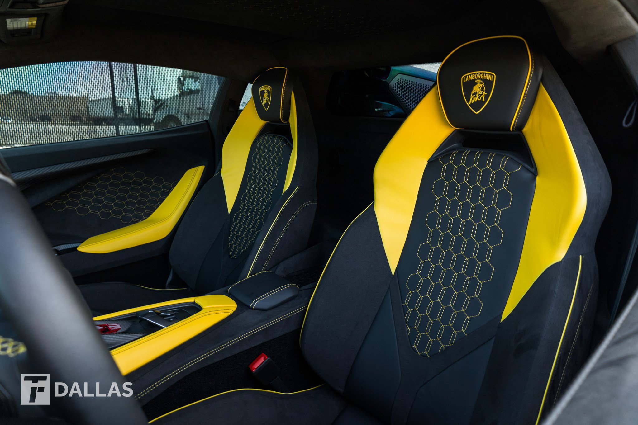 Used 2024 Lamborghini Revuelto AWD/4WD image 31
