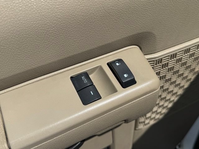 Used 2014 Ford E-350 and Econoline 350 XLT RWD image 40