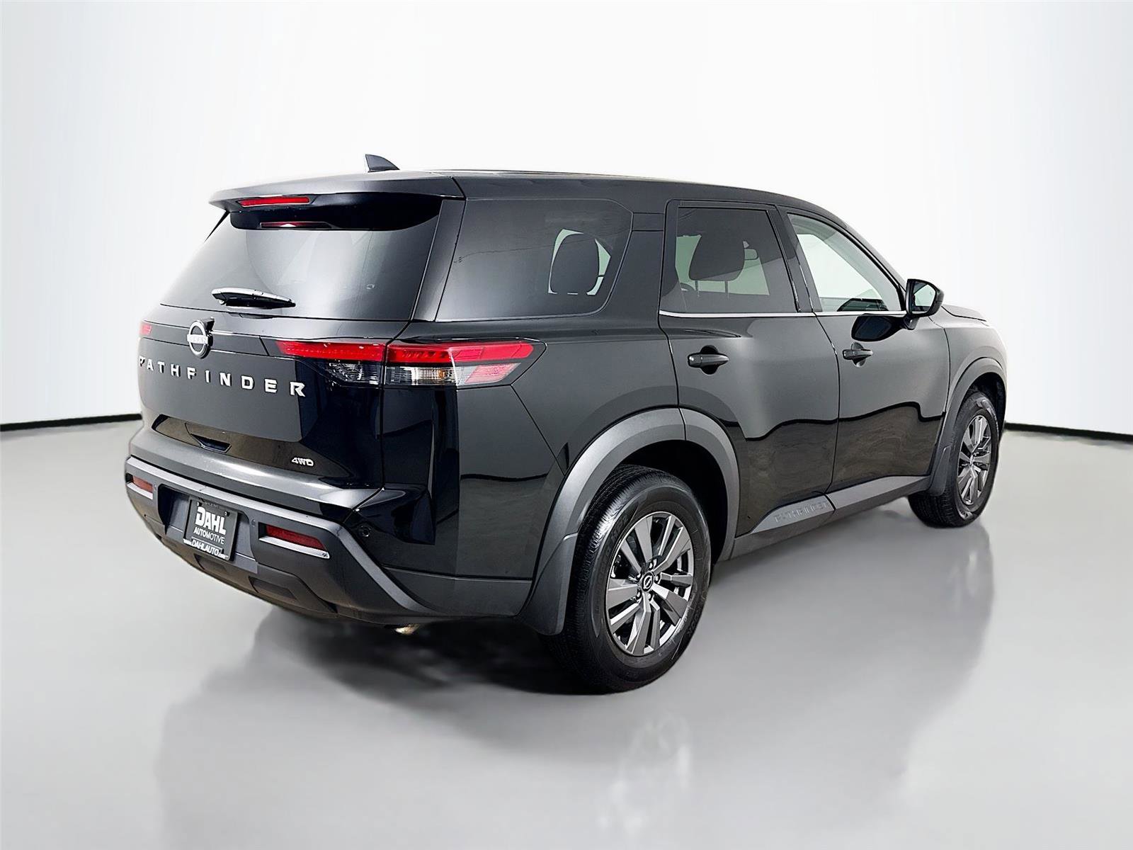 Used 2025 Nissan Pathfinder S AWD/4WD image 13