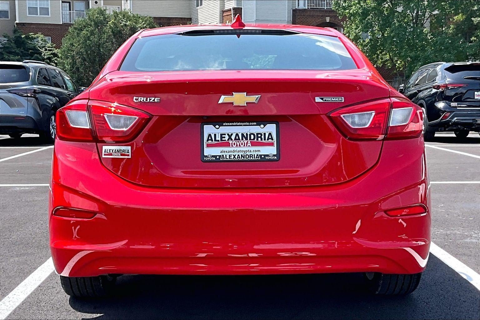 Used 2018 Chevrolet Cruze Premier FWD image 4