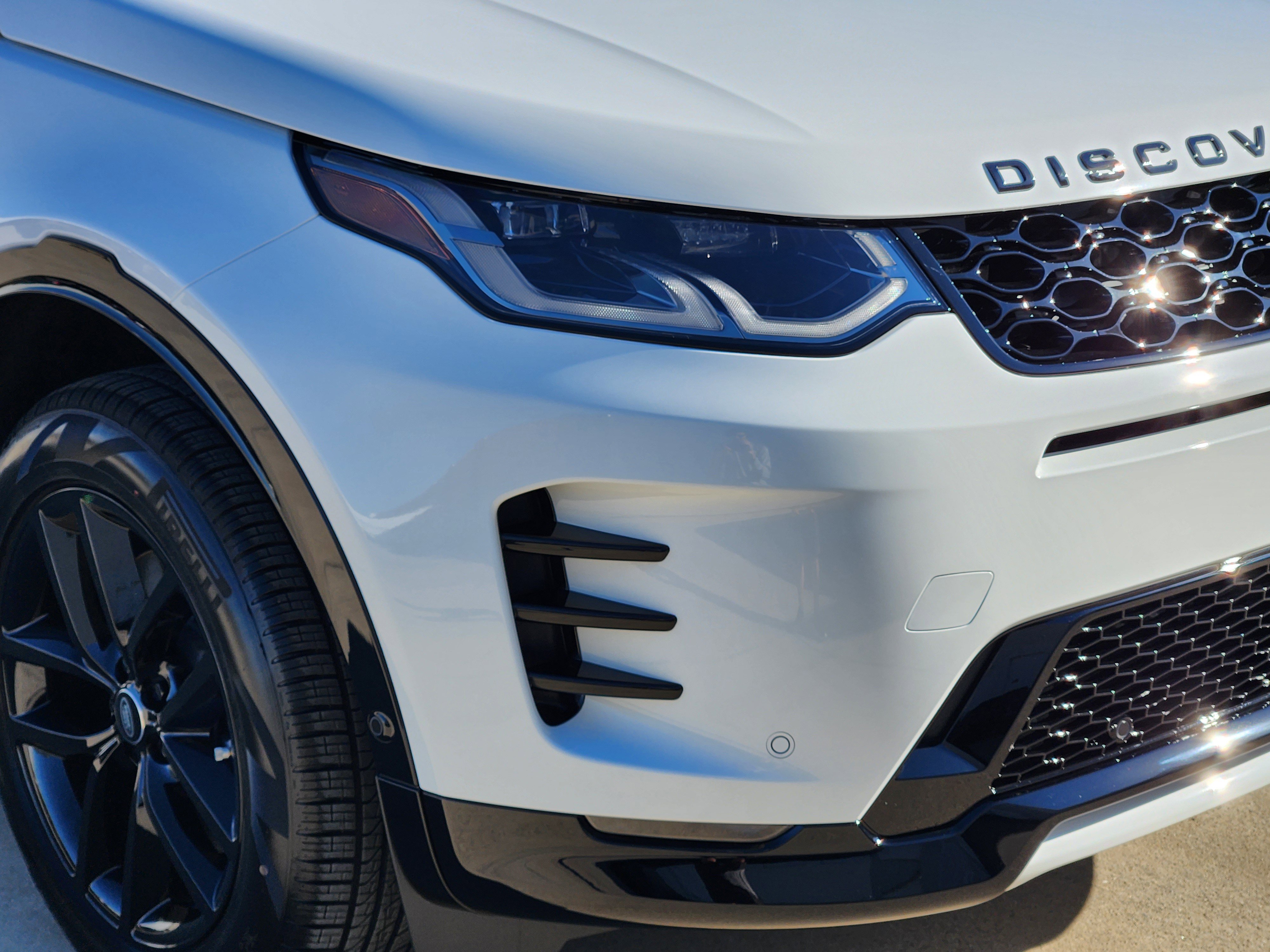 New 2025 Land Rover Discovery Sport Dynamic SE image 8