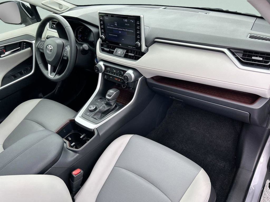 Used 2022 Toyota RAV4 Limited image 17