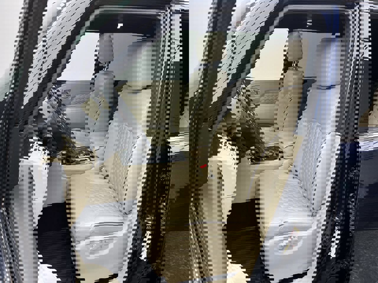 Used 2023 INFINITI QX80 Sensory w/ Cargo Package image 11