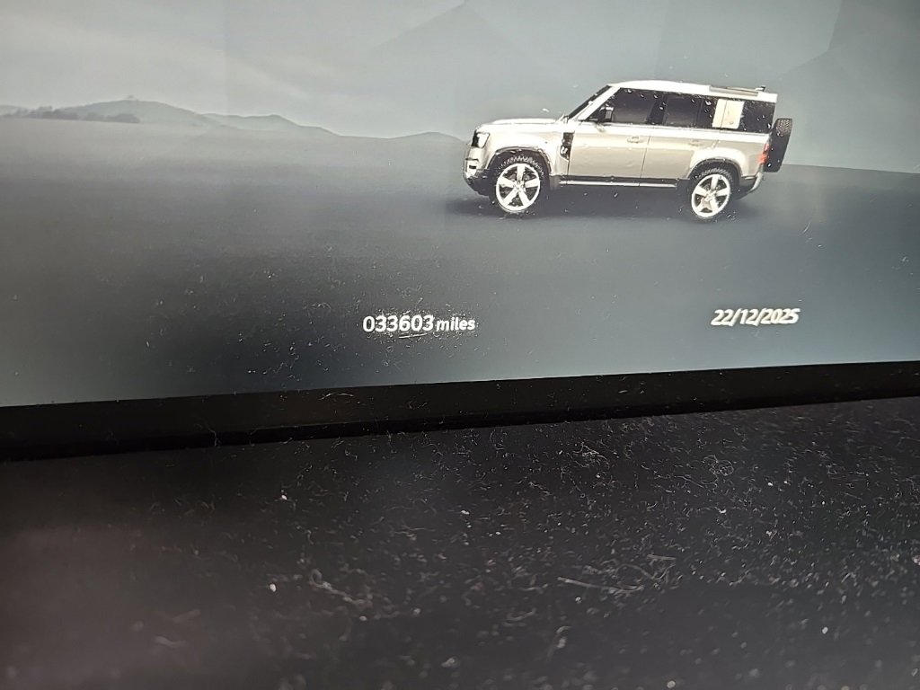 Used 2024 Land Rover Defender 110 X-Dynamic SE image 12