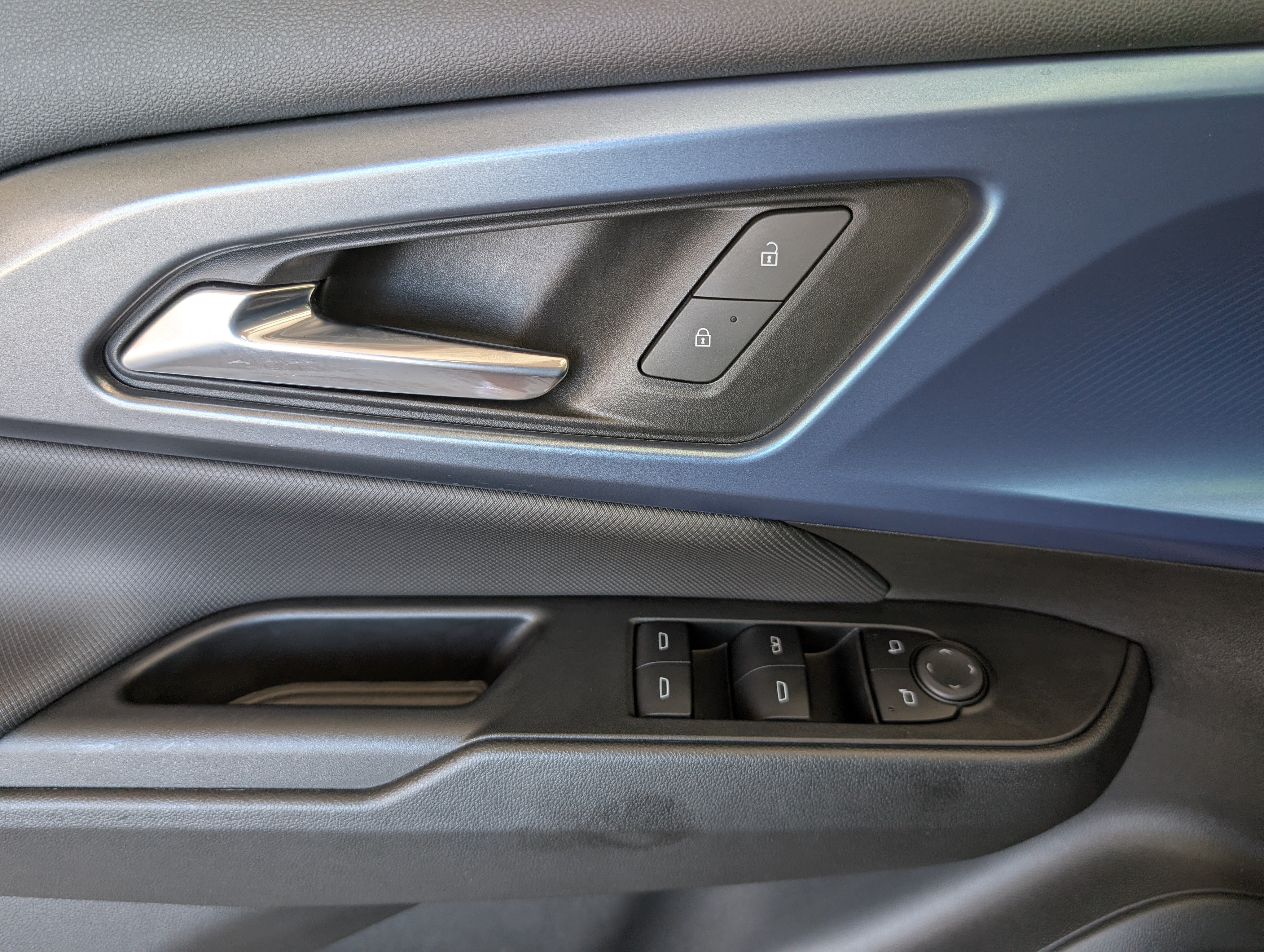 Used 2025 Chevrolet Equinox EV LT w/ Convenience Package FWD image 15