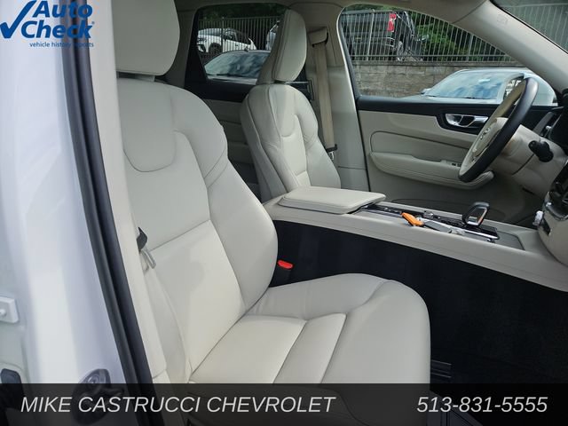 Used 2023 Volvo XC60 B5 Plus AWD/4WD image 30