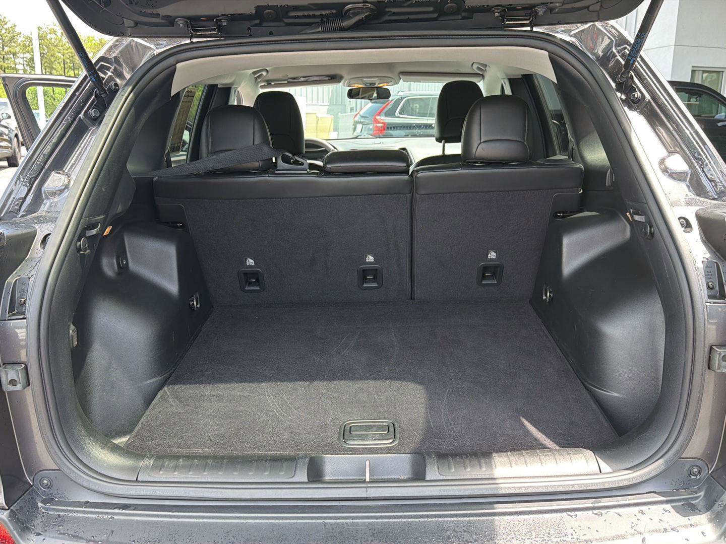 Used 2020 Jeep Cherokee Latitude Plus AWD/4WD image 31
