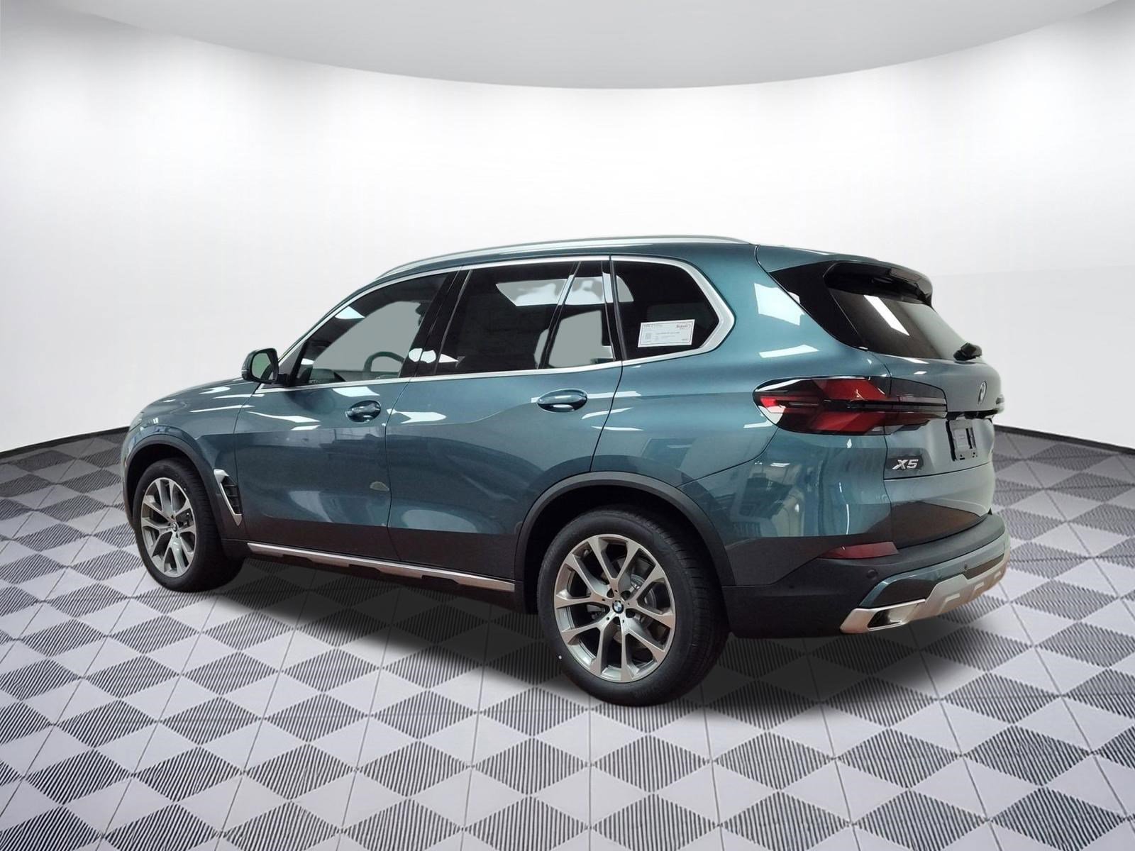 Used 2026 BMW X5 xDrive40i w/ Premium Package image 3