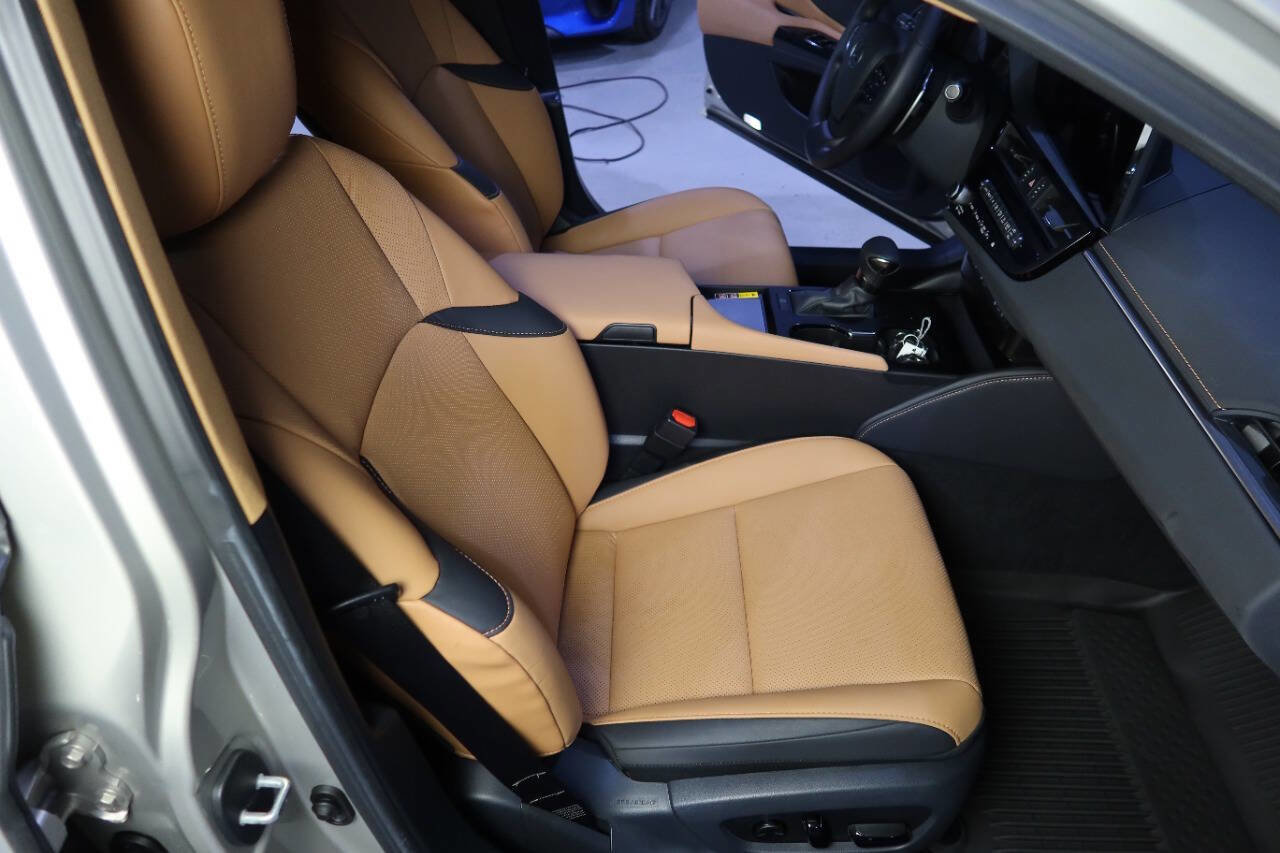 Used 2025 Lexus ES 350 w/ Premium Package image 13
