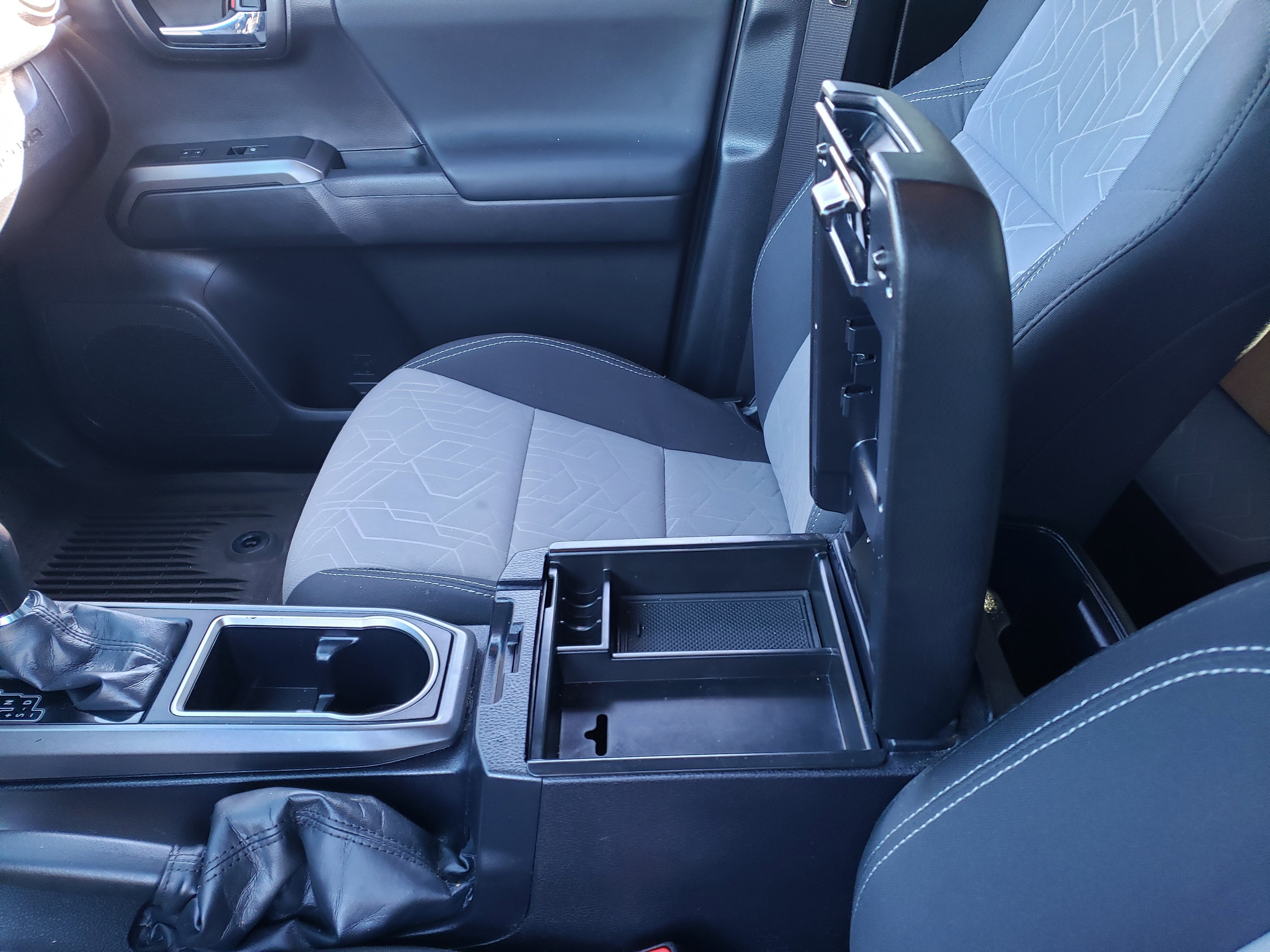 Used 2022 Toyota Tacoma TRD Off-Road w/ Technology Package image 27