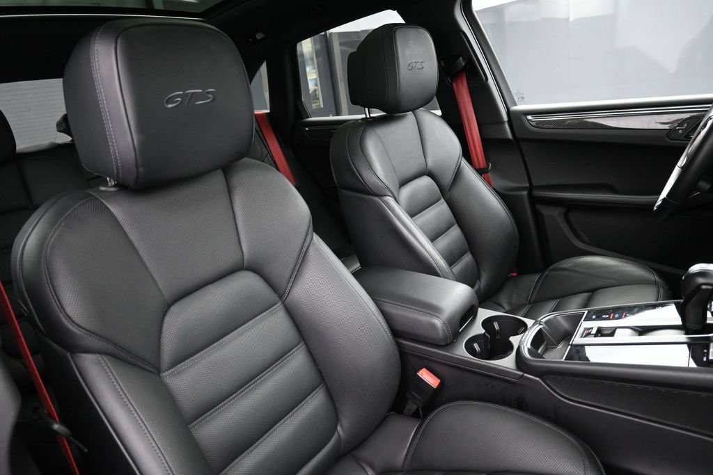 Certified 2024 Porsche Macan GTS AWD/4WD image 31