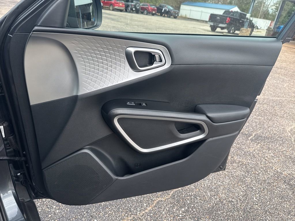 Used 2024 Kia Soul LX w/ Option Group 015 image 23