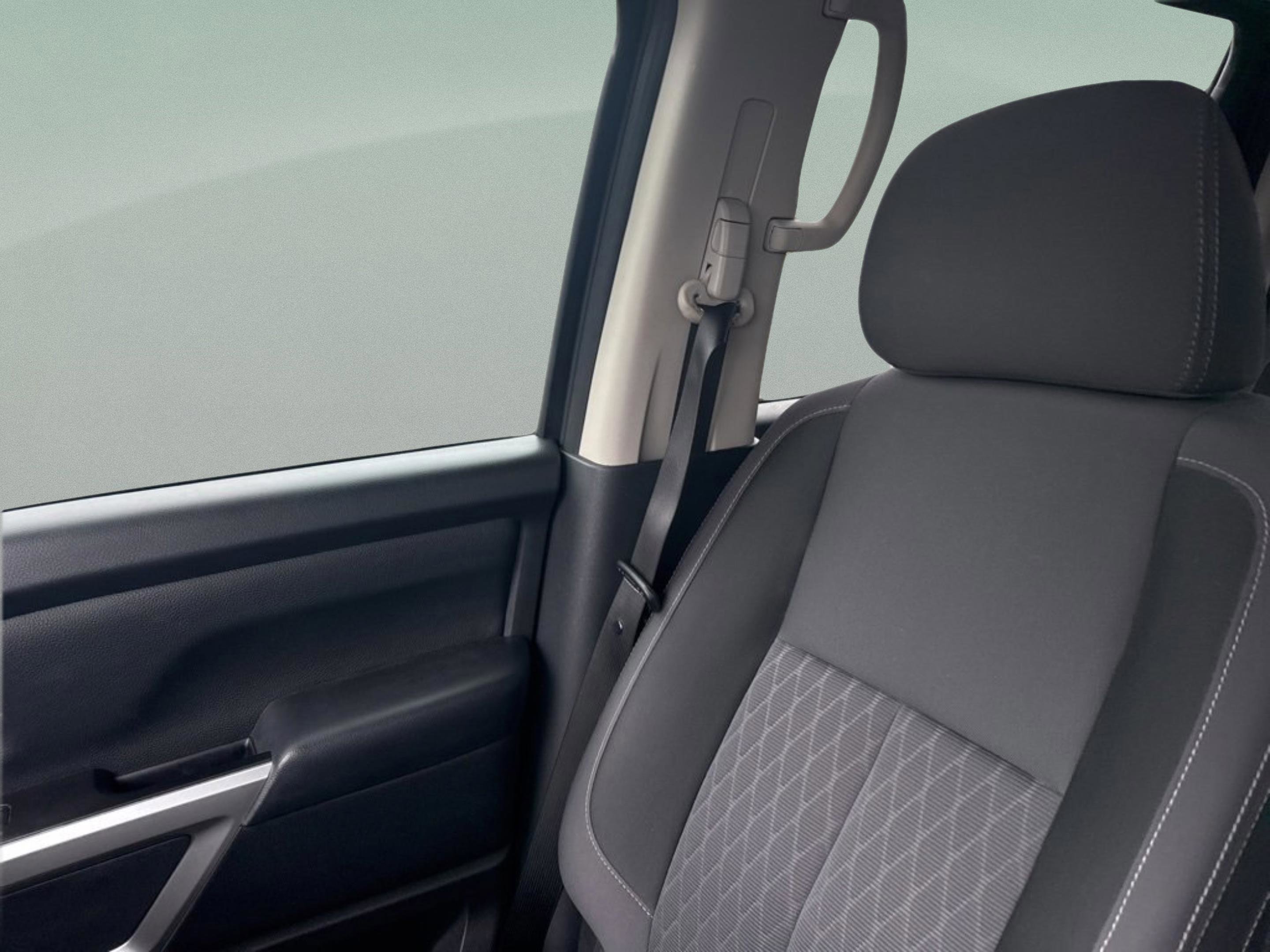 Used 2020 Nissan Titan SV w/ SV Convenience Package image 4