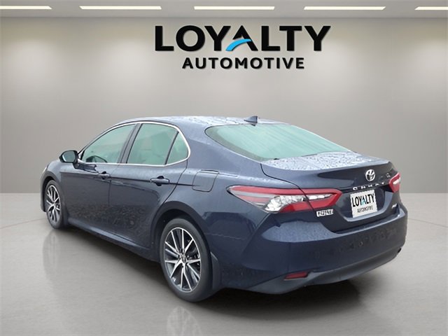 Used 2022 Toyota Camry XLE image 3