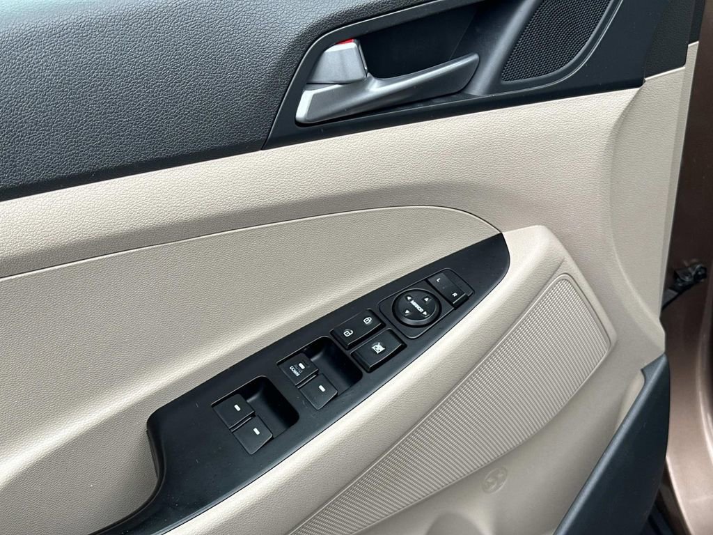 Used 2016 Hyundai Tucson SE image 25