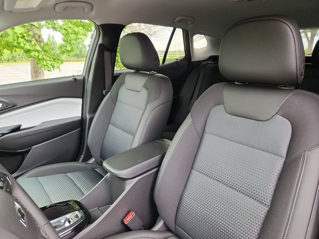 New 2026 Chevrolet Trax LT w/ Driver Confidence Package FWD image 13
